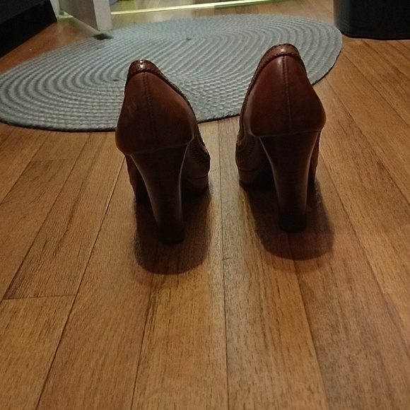 Shoes - Picture 4 of 5